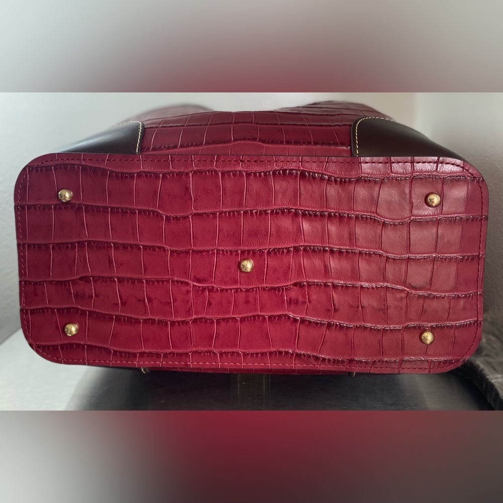DOONEY AND BURKE..Burgundy Croc-Embossed Shoulder/Crossbody Bag - Picture 9 of 16